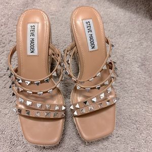 Never worn Steve Madden women’s nude studded wedges - size 5.5